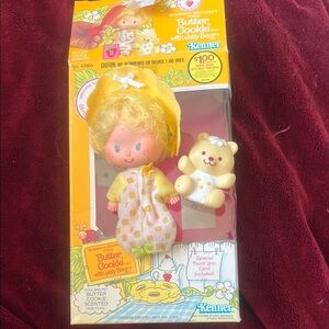 Strawberry Shortcake Kenner 1980’s Butter Cookie Doll with Jelly Bear - Yellow